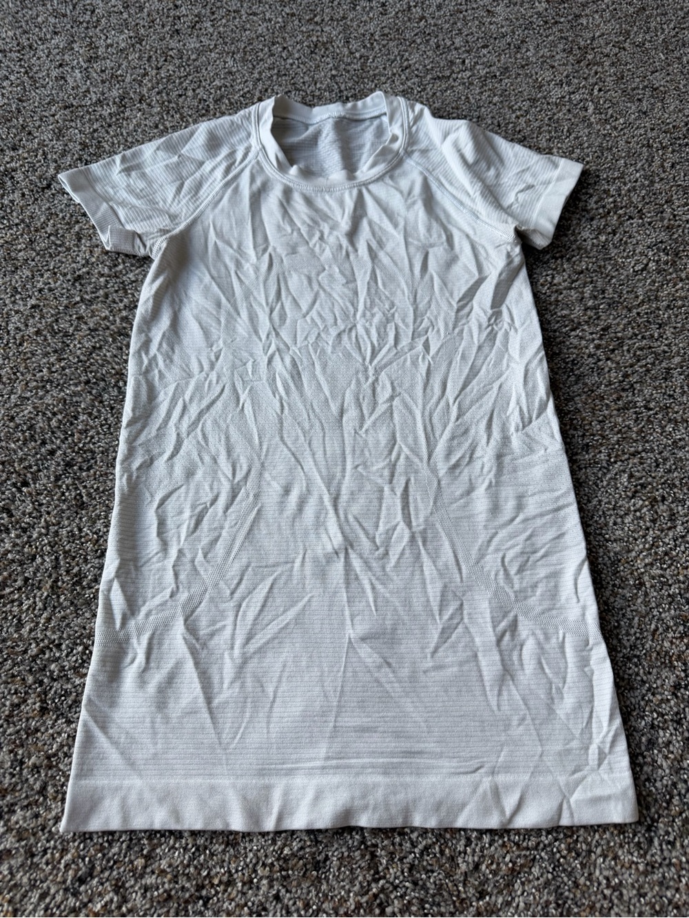Lululemon Swiftly Tech Short Sleeve Size 2 White Seamless Running Workout Top